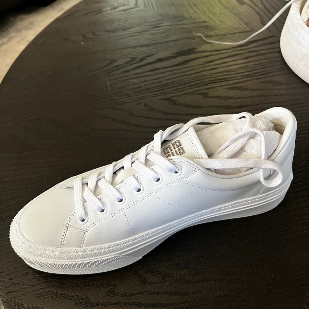 Givenchy white sneaker Brand new , Size 39, great fit for size 8.5.